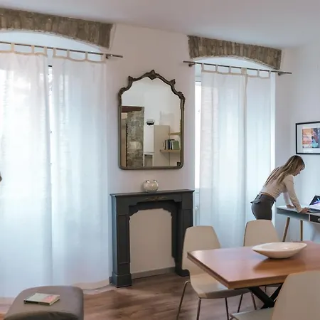 Incantevole A דירה